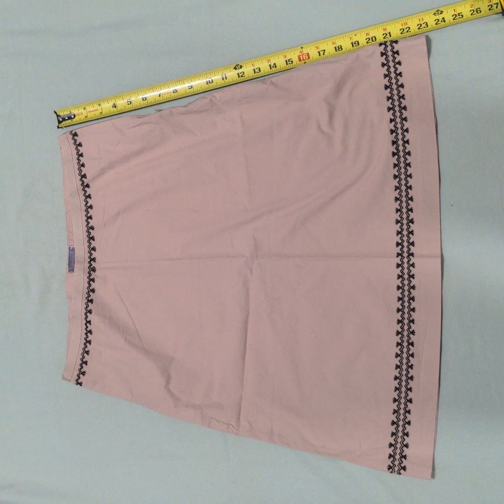 Halogen beige skirt with a thin black print.